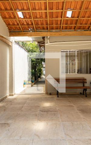 Casa à venda com 252m², 3 quartos e 3 vagas Casa à venda com 252m², 3 quartos e 3 vagasQuintal Coberto