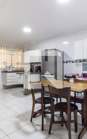 Casa à venda com 252m², 3 quartos e 3 vagas Casa à venda com 252m², 3 quartos e 3 vagasCozinha