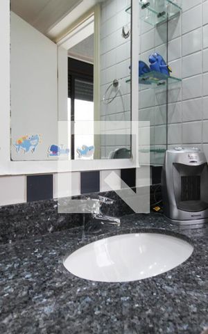Apartamento à venda com 228m², 4 quartos e 4 vagas Apartamento à venda com 228m², 4 quartos e 4 vagasBanheiro 2