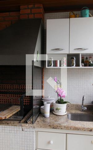 Apartamento à venda com 228m², 4 quartos e 4 vagas Apartamento à venda com 228m², 4 quartos e 4 vagasVaranda