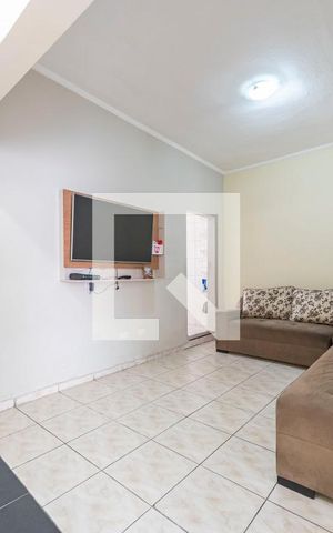 Casa à venda com 100m², 3 quartos e 4 vagas Casa à venda com 100m², 3 quartos e 4 vagasSala