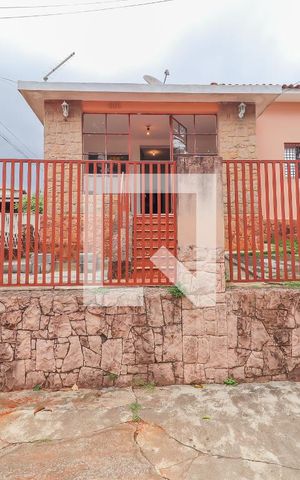 Casa à venda com 200m², 2 quartos e 1 vaga Casa à venda com 200m², 2 quartos e 1 vagaFachada