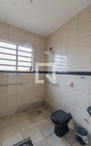 Casa à venda com 200m², 2 quartos e 1 vaga Casa à venda com 200m², 2 quartos e 1 vagaBanheiro