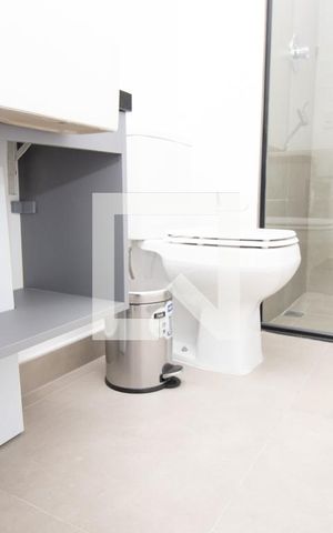 Studio à venda com 21m², 1 quarto e sem vaga Studio à venda com 21m², 1 quarto e sem vagaBanheiro, nichos e louça sanitária