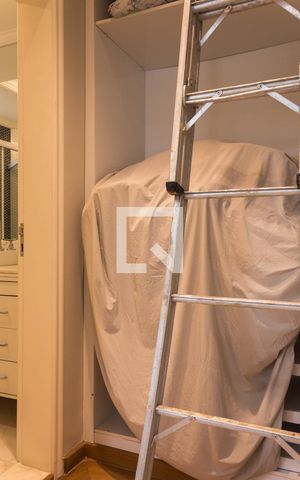 Casa de condomínio à venda com 480m², 5 quartos e 6 vagasCloset da Suíte 2