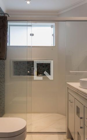 Casa de condomínio à venda com 480m², 5 quartos e 6 vagasBanheiro da Suíte 3