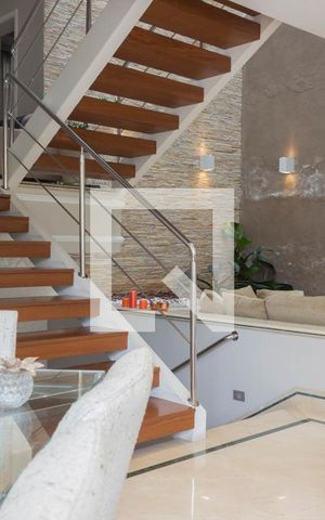 Casa de condomínio à venda com 480m², 5 quartos e 6 vagasSala
