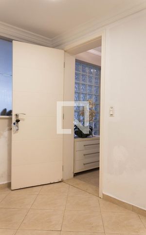 Casa de condomínio à venda com 480m², 5 quartos e 6 vagasSuíte de serviço