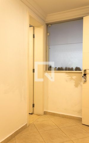 Casa de condomínio à venda com 480m², 5 quartos e 6 vagasSuíte de serviço