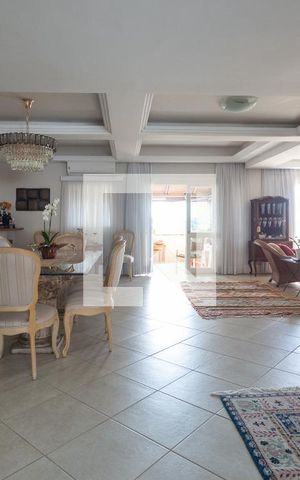 Casa à venda com 900m², 4 quartos e 8 vagas