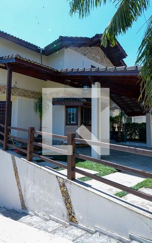 Casa de condomínio para alugar com 450m², 5 quartos e 5 vagas Casa de condomínio para alugar com 450m², 5 quartos e 5 vagasFachada do Sobrado