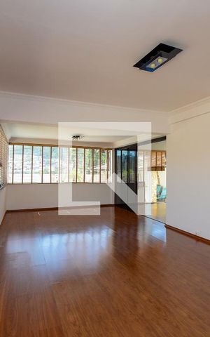 Casa de condomínio para alugar com 450m², 5 quartos e 5 vagas Casa de condomínio para alugar com 450m², 5 quartos e 5 vagasÁrea comum Salão de Festas