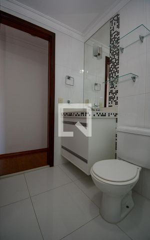 Casa de condomínio para alugar com 450m², 5 quartos e 5 vagas Casa de condomínio para alugar com 450m², 5 quartos e 5 vagasBanheiro da Suíte 2