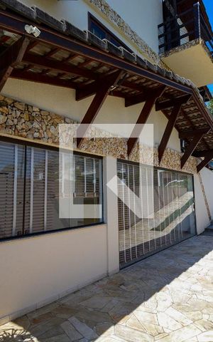 Casa de condomínio para alugar com 450m², 5 quartos e 5 vagas Casa de condomínio para alugar com 450m², 5 quartos e 5 vagasQuintal - lateral