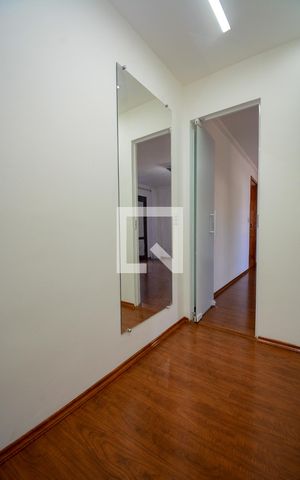 Casa de condomínio para alugar com 450m², 5 quartos e 5 vagas Casa de condomínio para alugar com 450m², 5 quartos e 5 vagasSuite 2 - closet