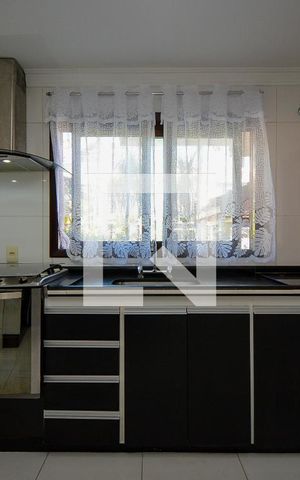 Casa de condomínio para alugar com 450m², 5 quartos e 5 vagas Casa de condomínio para alugar com 450m², 5 quartos e 5 vagasCozinha - Armários