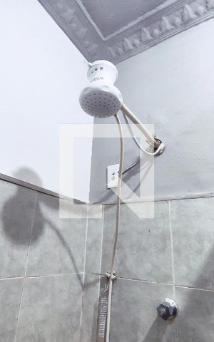 Casa para alugar com 80m², 2 quartos e sem vaga Casa para alugar com 80m², 2 quartos e sem vagaBanheiro Social