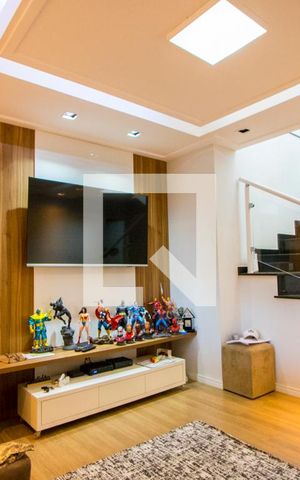 Casa à venda com 160m², 3 quartos e 2 vagas Casa à venda com 160m², 3 quartos e 2 vagasSala
