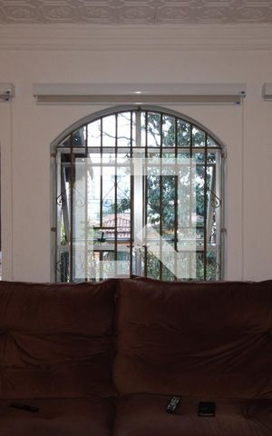 Casa à venda com 240m², 3 quartos e 4 vagasSala