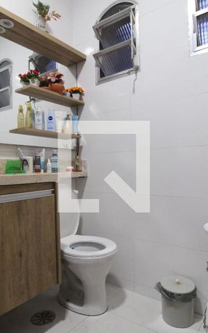 Casa à venda com 240m², 3 quartos e 4 vagasBanheiro da Suíte 1
