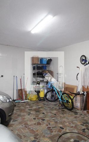 Casa à venda com 240m², 3 quartos e 4 vagasGaragem