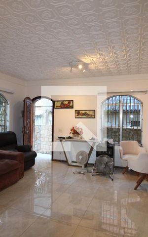 Casa à venda com 240m², 3 quartos e 4 vagasSala