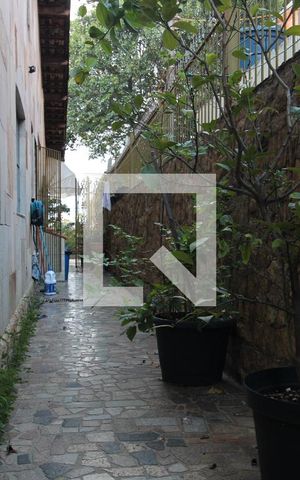 Casa à venda com 240m², 3 quartos e 4 vagasQuintal
