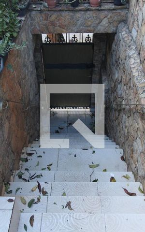 Casa à venda com 240m², 3 quartos e 4 vagasEntrada