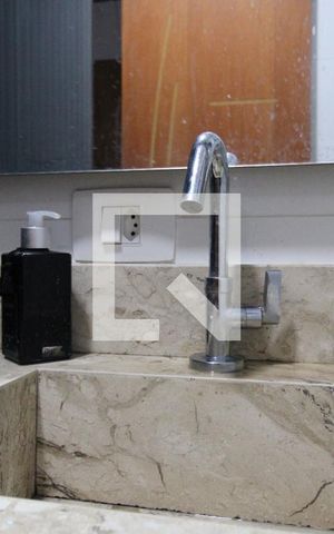 Casa à venda com 240m², 3 quartos e 4 vagasBanheiro da Suíte 1