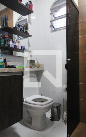 Casa à venda com 240m², 3 quartos e 4 vagasBanheiro da Suíte 2