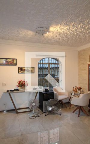 Casa à venda com 240m², 3 quartos e 4 vagasSala
