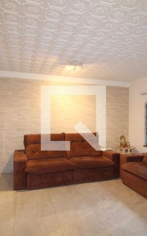 Casa à venda com 240m², 3 quartos e 4 vagasSala