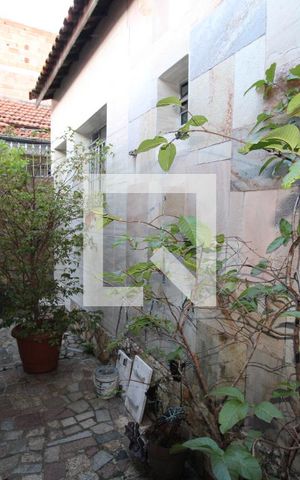 Casa à venda com 240m², 3 quartos e 4 vagasQuintal