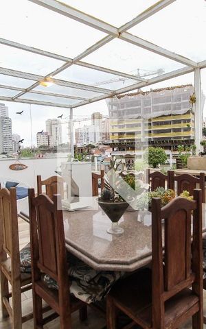 Casa à venda com 500m², 4 quartos e 8 vagas Casa à venda com 500m², 4 quartos e 8 vagasEspaço Gourmet