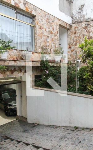 Casa à venda com 500m², 4 quartos e 8 vagas Casa à venda com 500m², 4 quartos e 8 vagasEntrada