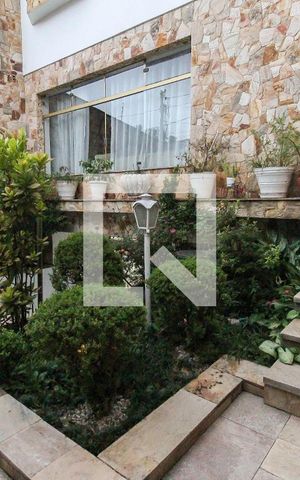 Casa à venda com 500m², 4 quartos e 8 vagas Casa à venda com 500m², 4 quartos e 8 vagasEntrada