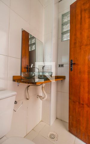 Casa para alugar com 50m², 1 quarto e sem vaga Casa para alugar com 50m², 1 quarto e sem vagaBanheiro