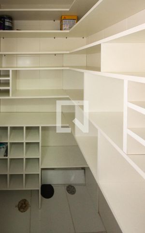 Apartamento à venda com 83m², 2 quartos e 2 vagas Apartamento à venda com 83m², 2 quartos e 2 vagasDispensa