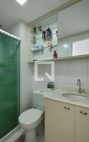 Apartamento à venda com 56m², 2 quartos e 1 vaga Apartamento à venda com 56m², 2 quartos e 1 vagaBanheiro Social