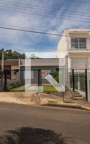 Casa à venda com 100m², 2 quartos e 3 vagas Casa à venda com 100m², 2 quartos e 3 vagasFachada