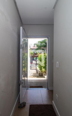 Casa à venda com 100m², 2 quartos e 3 vagas Casa à venda com 100m², 2 quartos e 3 vagasCorredor