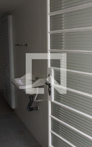 Casa para alugar com 266m², 3 quartos e 2 vagasBanheiro externo