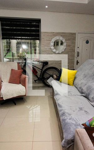 Casa à venda com 110m², 2 quartos e sem vaga Casa à venda com 110m², 2 quartos e sem vagaSala