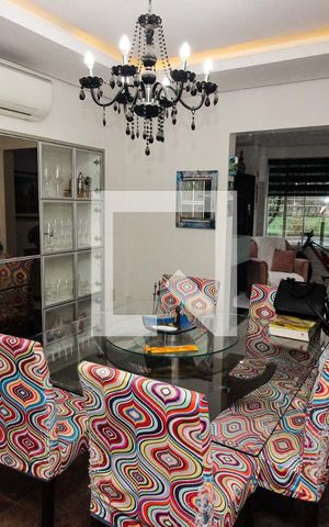 Casa à venda com 110m², 2 quartos e sem vaga Casa à venda com 110m², 2 quartos e sem vagaSala de Jantar