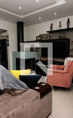 Casa à venda com 110m², 2 quartos e sem vaga Casa à venda com 110m², 2 quartos e sem vagaSala