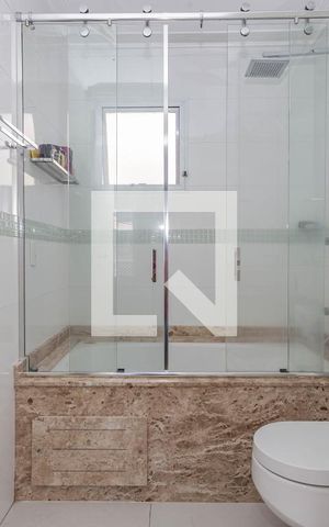 Casa à venda com 307m², 4 quartos e 2 vagas Casa à venda com 307m², 4 quartos e 2 vagasBanheiro