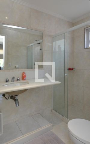 Casa de condomínio à venda com 431m², 6 quartos e 6 vagasBanheiro da Suíte 4