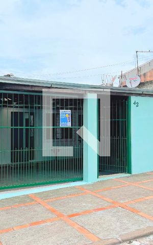 Casa à venda com 250m², 2 quartos e 1 vaga Casa à venda com 250m², 2 quartos e 1 vagaFachada