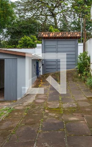 Casa à venda com 180m², 2 quartos e 4 vagas Casa à venda com 180m², 2 quartos e 4 vagasÁrea externa