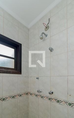 Casa à venda com 250m², 3 quartos e 2 vagas Casa à venda com 250m², 3 quartos e 2 vagasBanheiro da Suíte